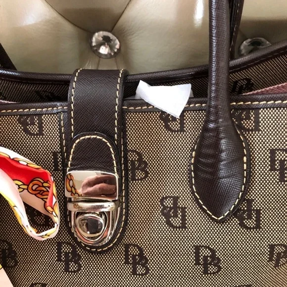Dooney & Bourke Signature DB tote Crossbody NWOT - Picture 3 of 10